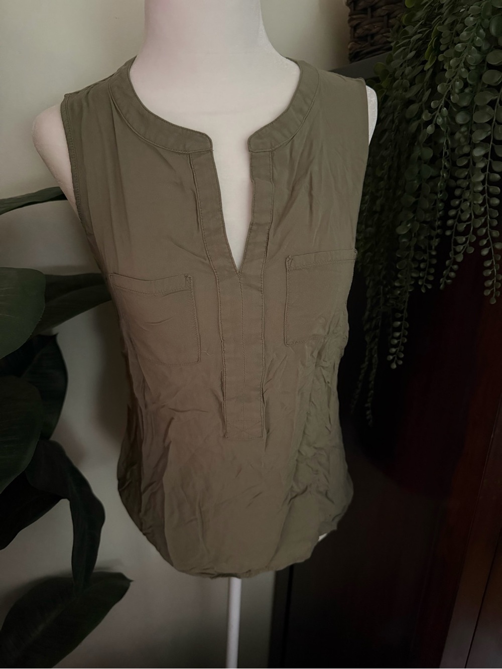 LOFT Olive Green Sleeveless Split-Neck Camisole